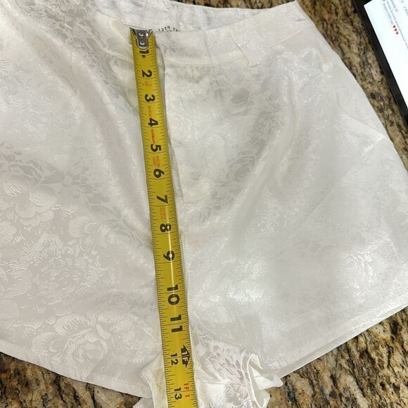 12th Tribe High Waisted Satin Shorts In White With Silver Floral Print Size M - Picture 9 of 9